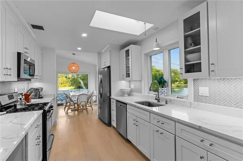 93 Riverside Drive South Kingstown RI 02879