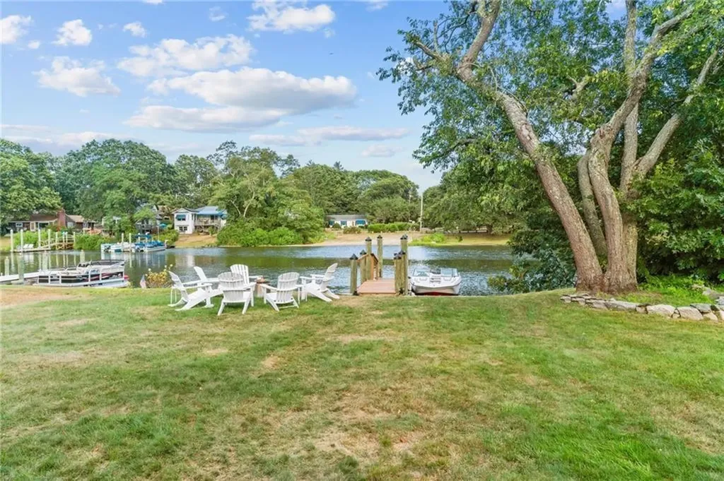 93 Riverside Drive South Kingstown RI 02879