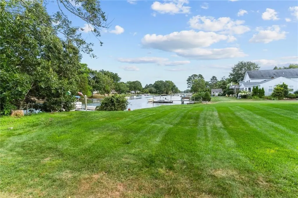 93 Riverside Drive South Kingstown RI 02879