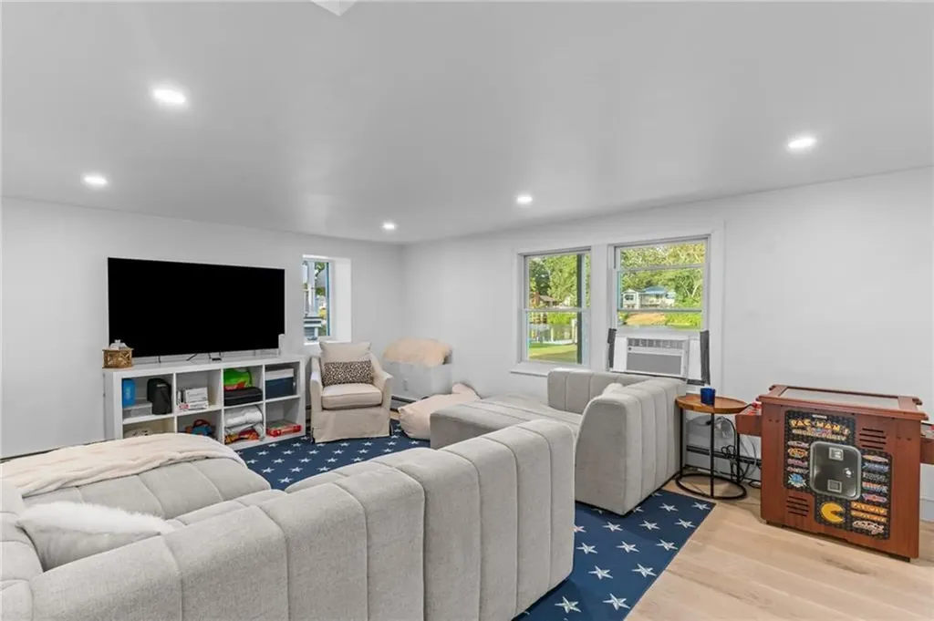 93 Riverside Drive South Kingstown RI 02879