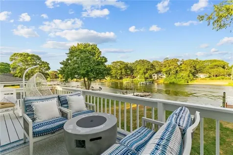 93 Riverside Drive South Kingstown RI 02879