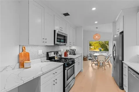 93 Riverside Drive South Kingstown RI 02879