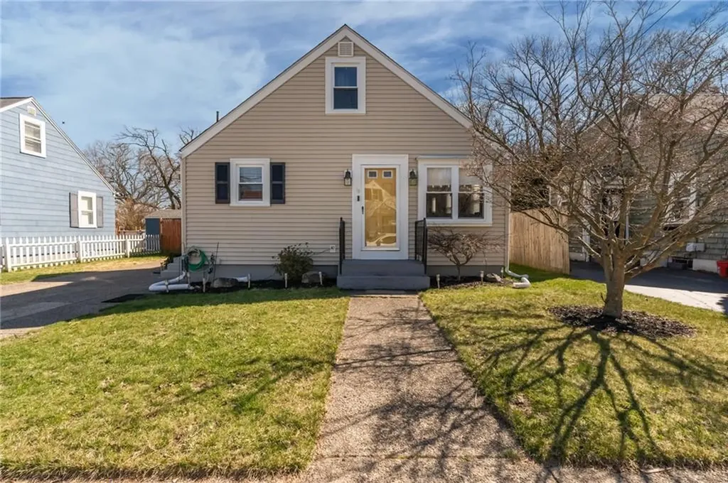 19 Annette Avenue Pawtucket RI 02861