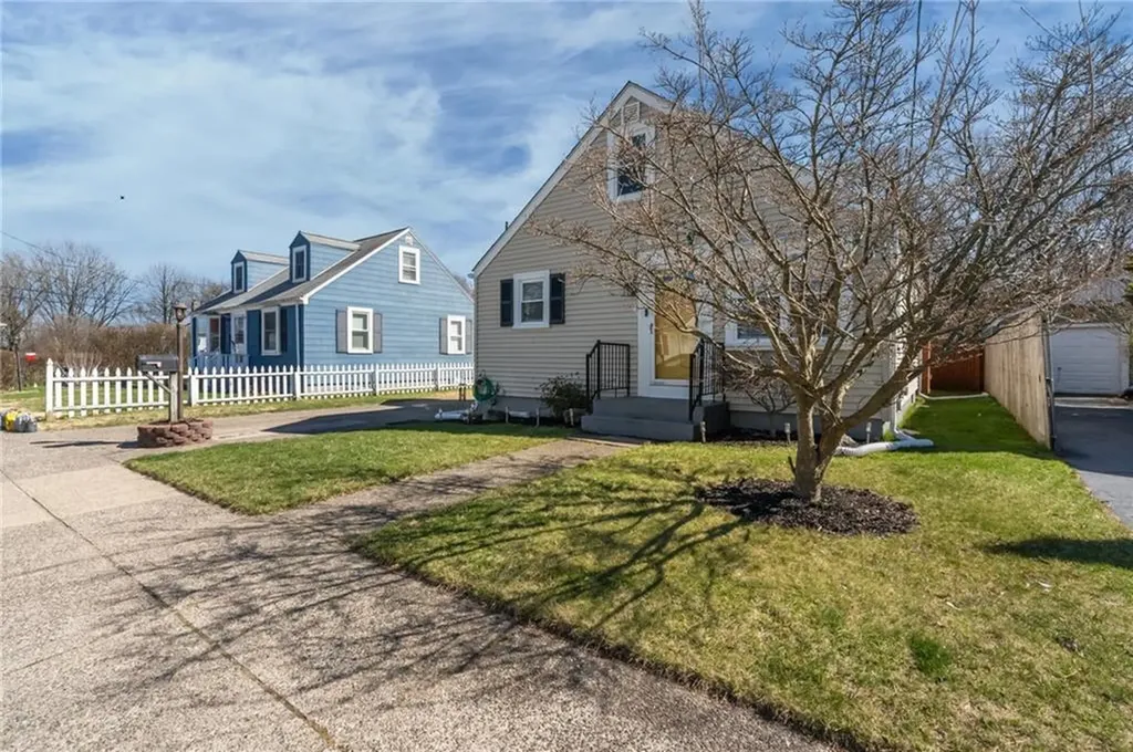 19 Annette Avenue Pawtucket RI 02861