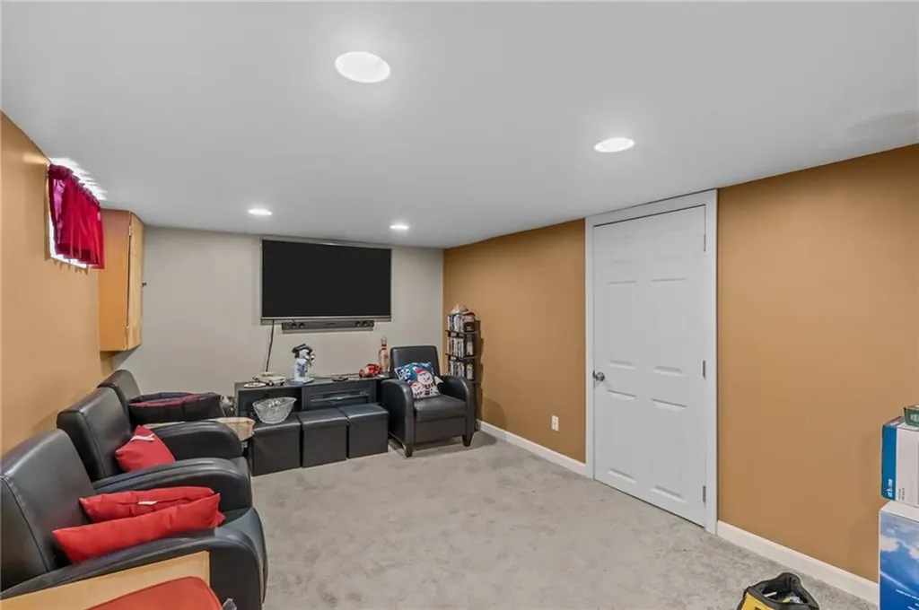 19 Annette Avenue Pawtucket RI 02861