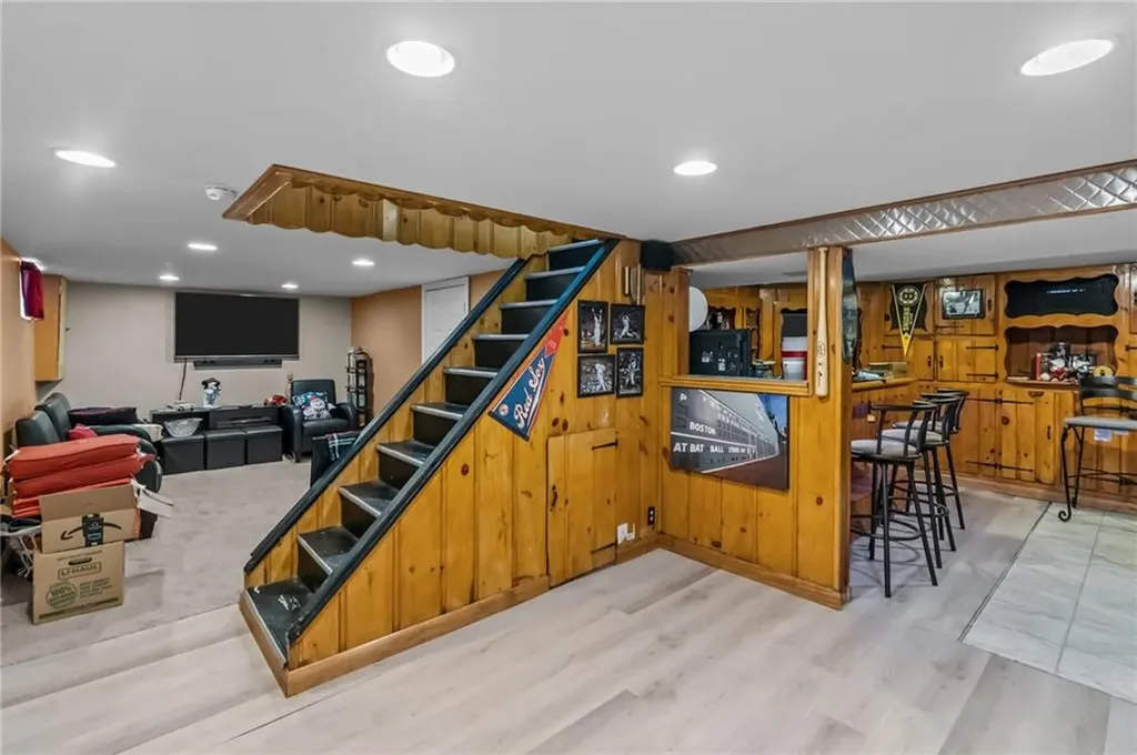 19 Annette Avenue Pawtucket RI 02861