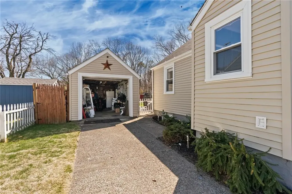19 Annette Avenue Pawtucket RI 02861