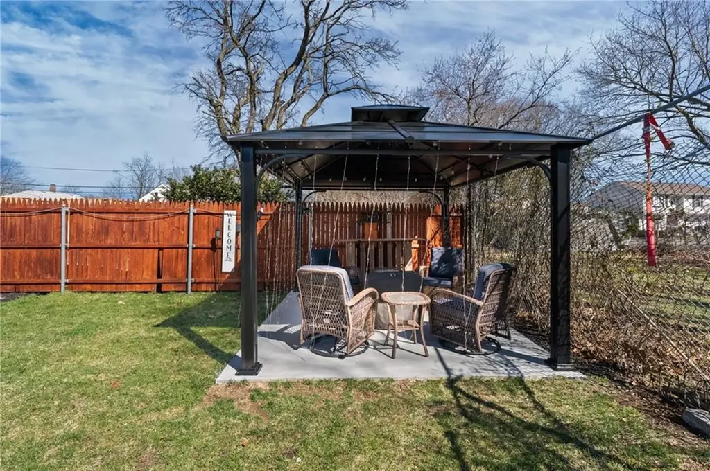 19 Annette Avenue Pawtucket RI 02861