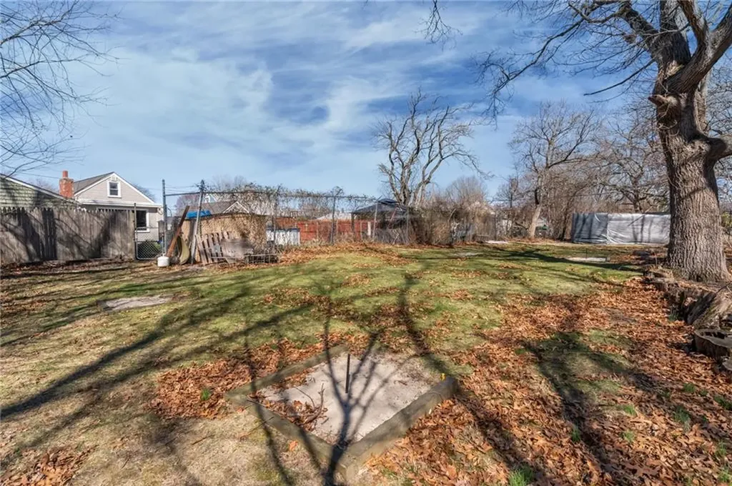 19 Annette Avenue Pawtucket RI 02861