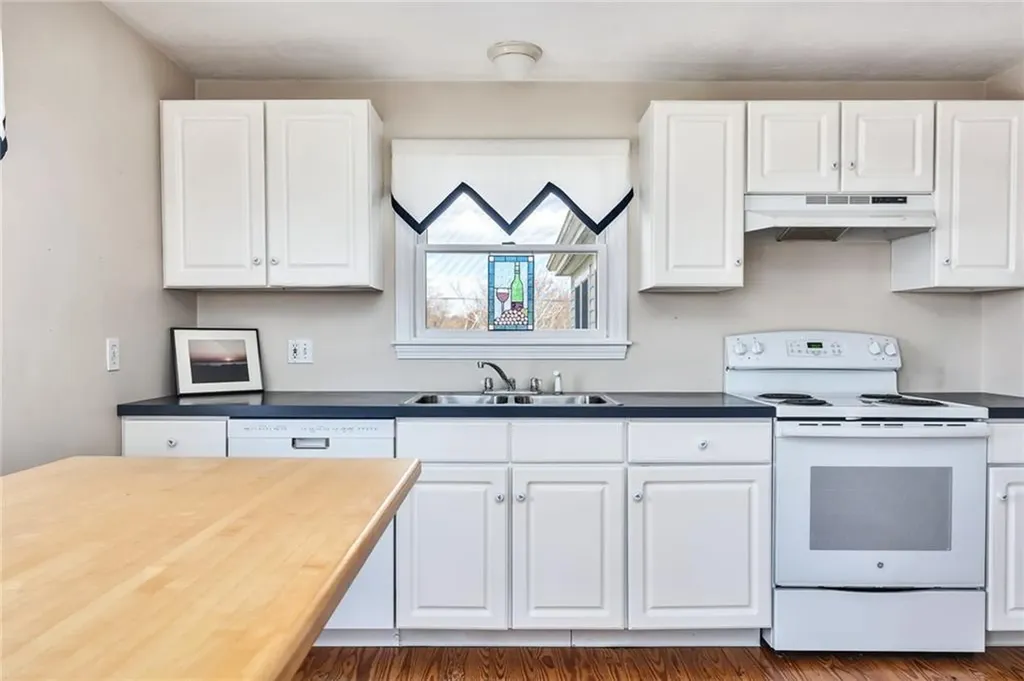 110 Houston Avenue Narragansett RI 02882