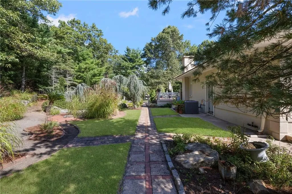 22 Brook View Drive Scituate RI 02831