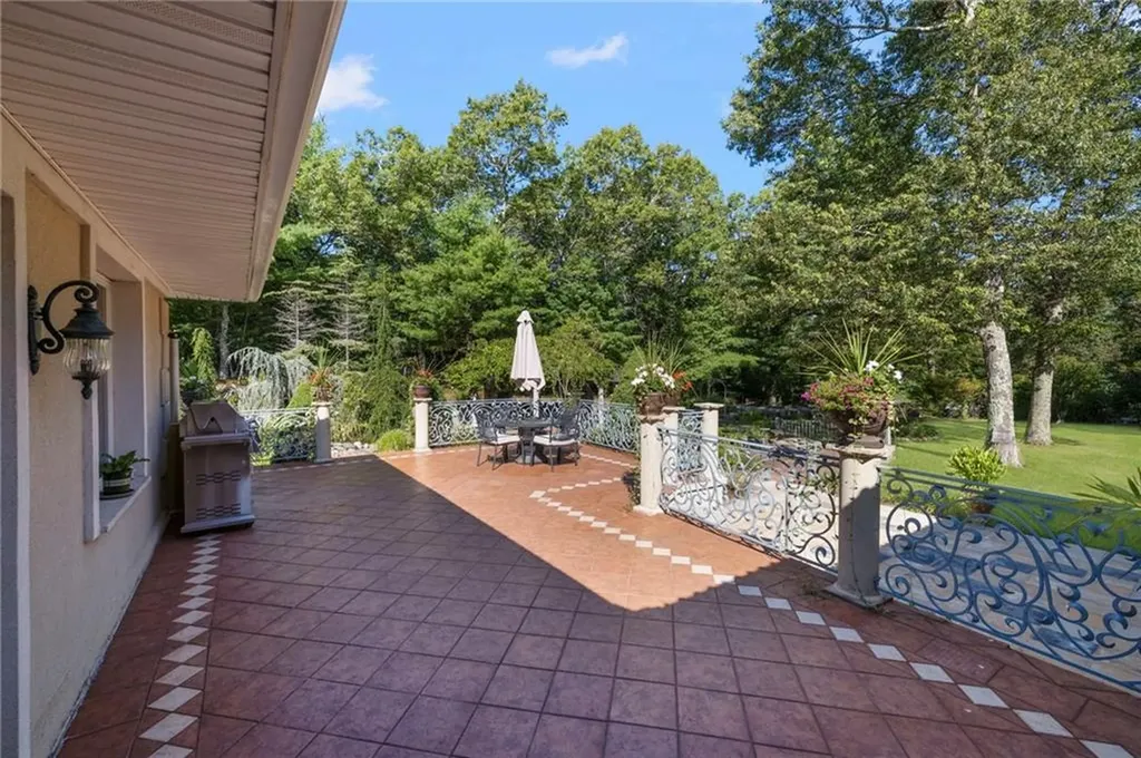 22 Brook View Drive Scituate RI 02831