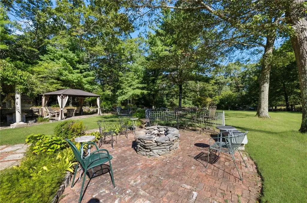 22 Brook View Drive Scituate RI 02831