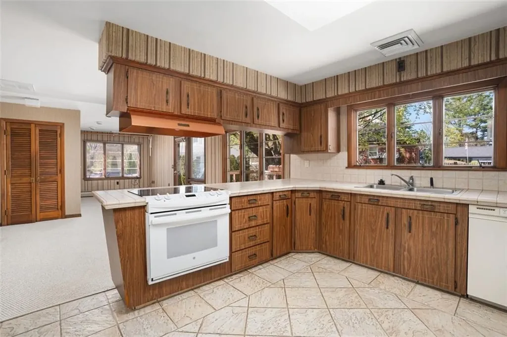 65 Randall Street Cranston RI 02920