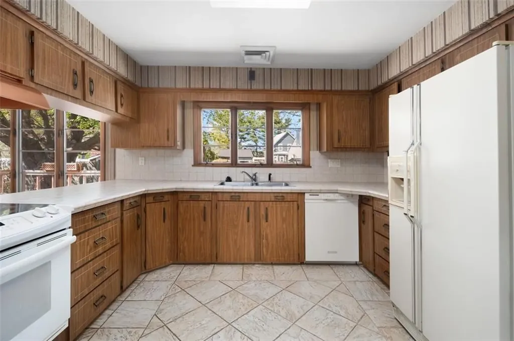 65 Randall Street Cranston RI 02920