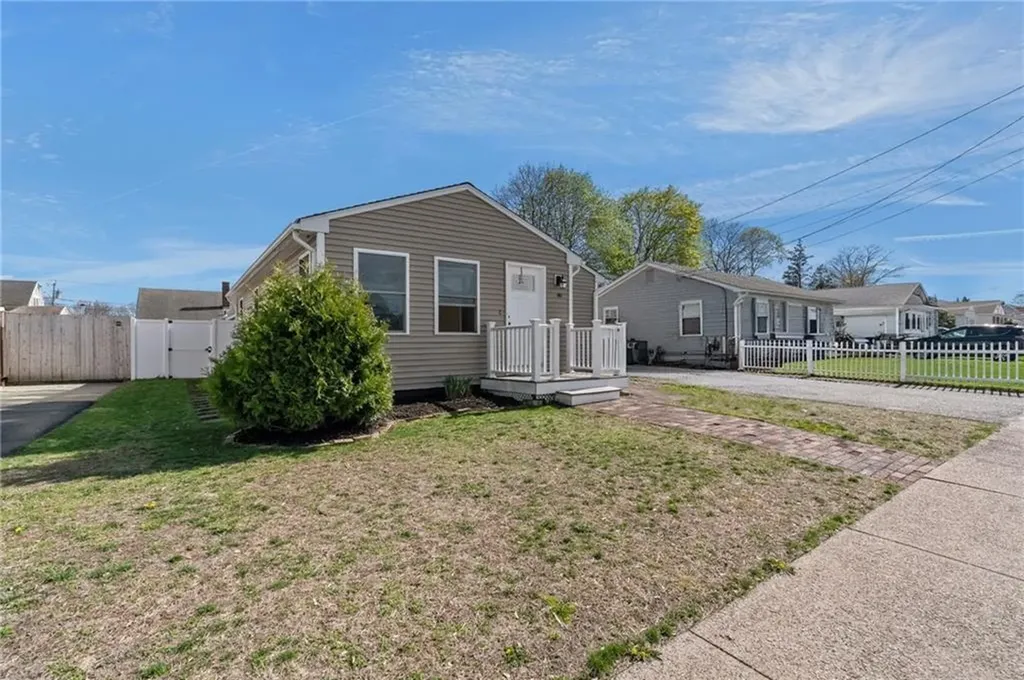 49 Martha Road East Providence RI 02916