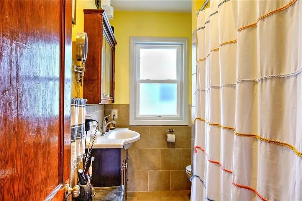 25 27 Blodgett Avenue Pawtucket RI 02860