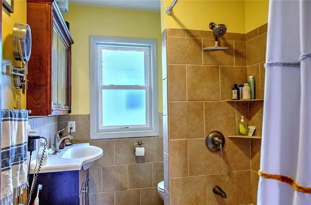 25 27 Blodgett Avenue Pawtucket RI 02860