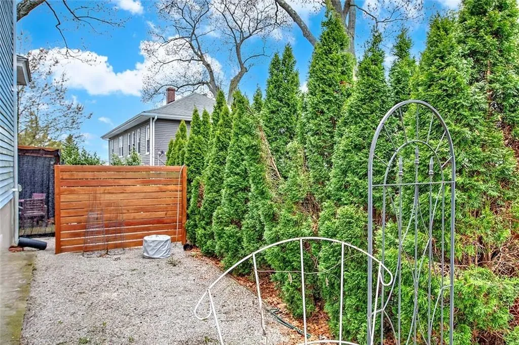 25 27 Blodgett Avenue Pawtucket RI 02860