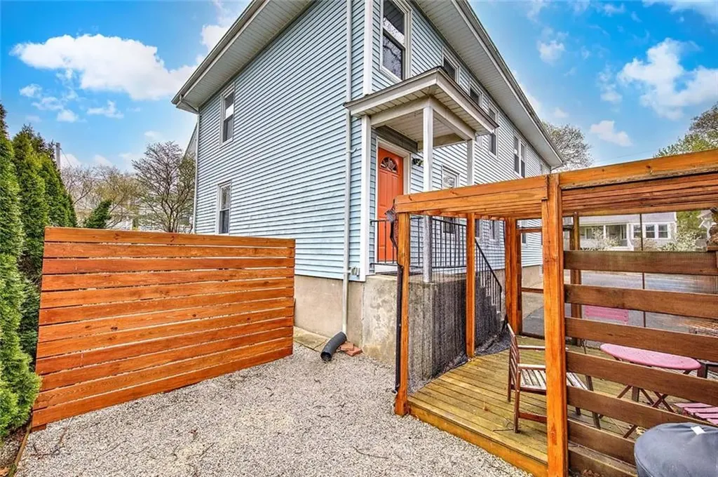 25 27 Blodgett Avenue Pawtucket RI 02860
