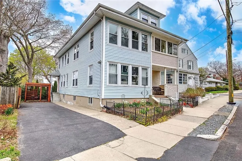 25 27 Blodgett Avenue Pawtucket RI 02860