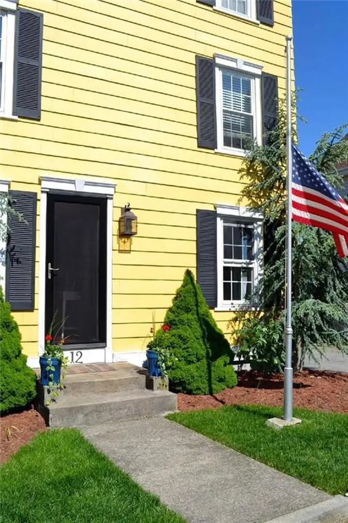 12 Third School Street Bristol RI 02809