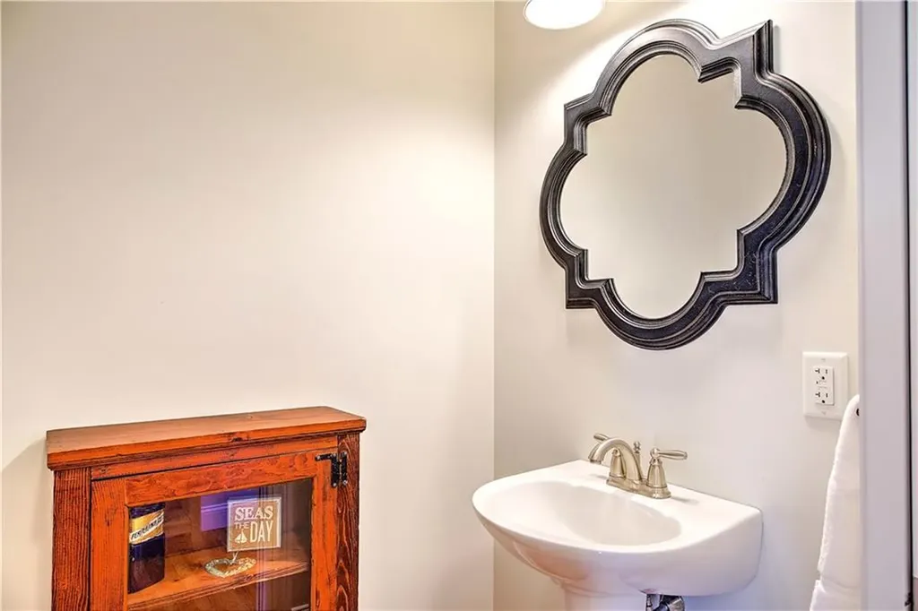 7 Court Avenue Barrington RI 02806