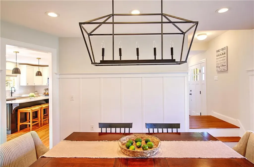 7 Court Avenue Barrington RI 02806