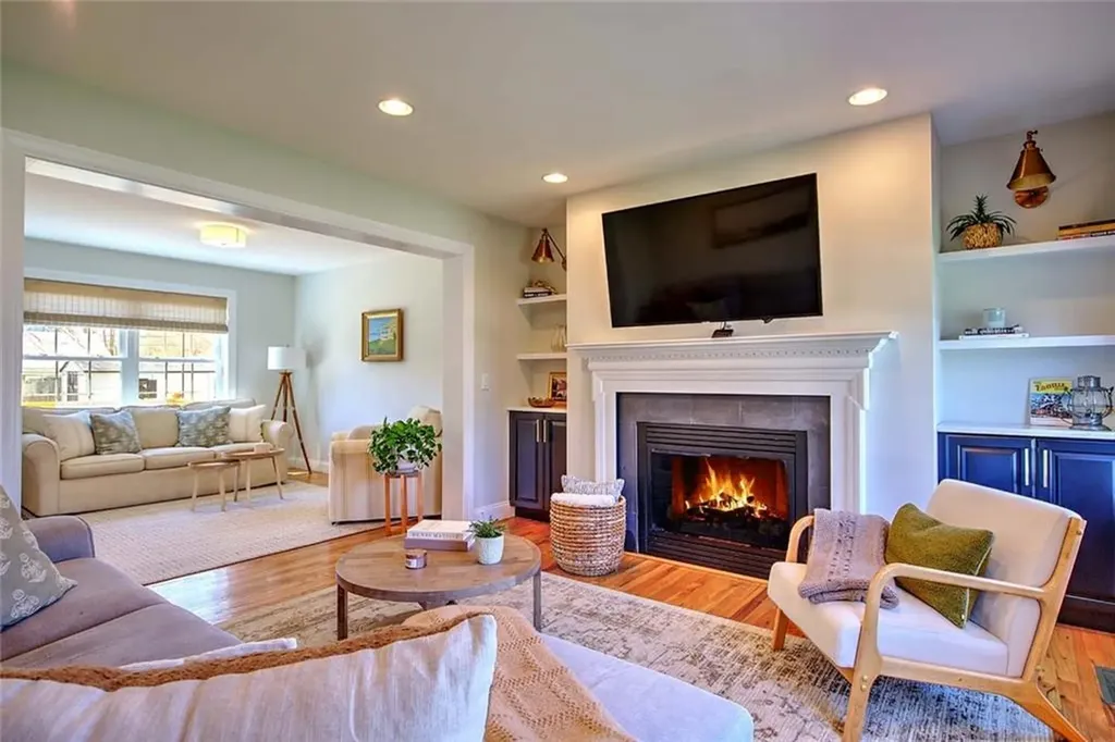 7 Court Avenue Barrington RI 02806