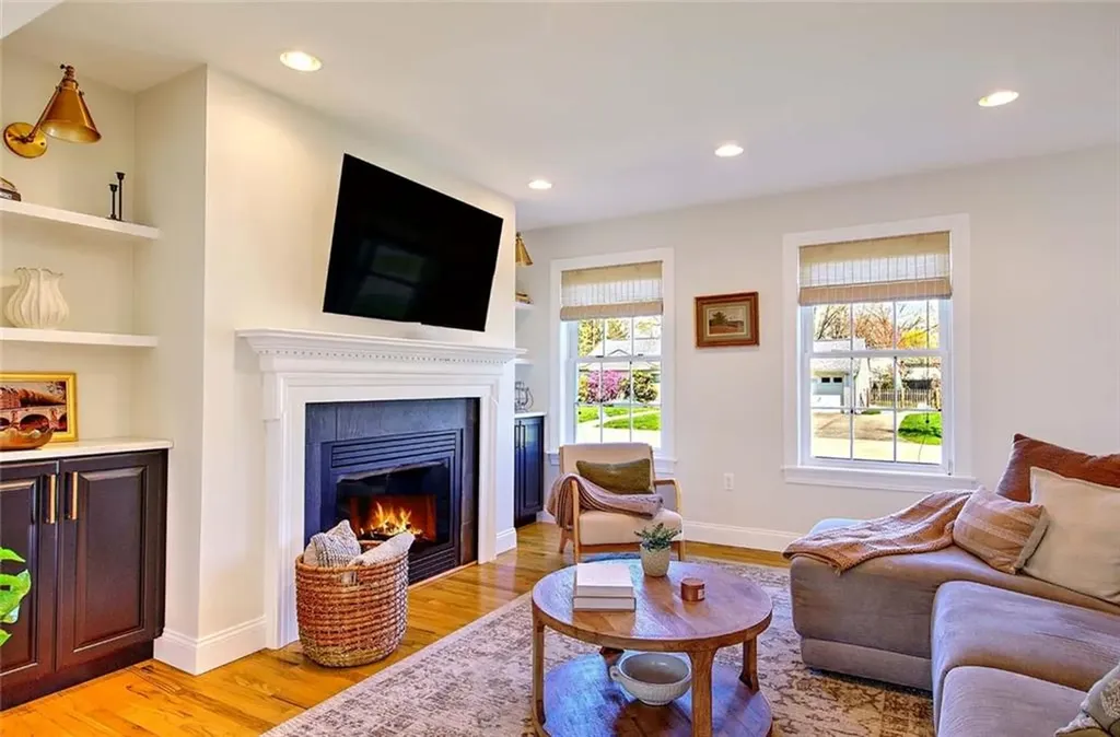 7 Court Avenue Barrington RI 02806