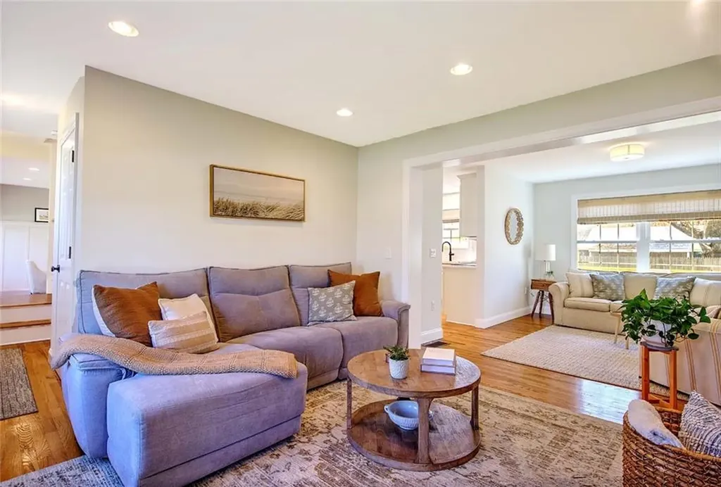 7 Court Avenue Barrington RI 02806