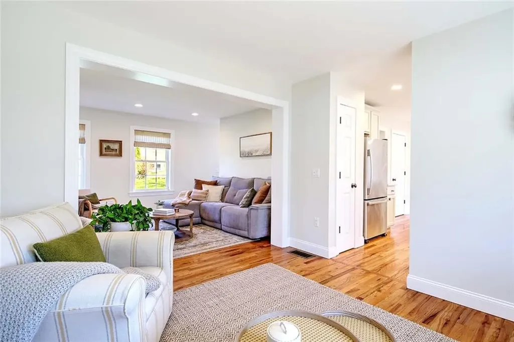 7 Court Avenue Barrington RI 02806