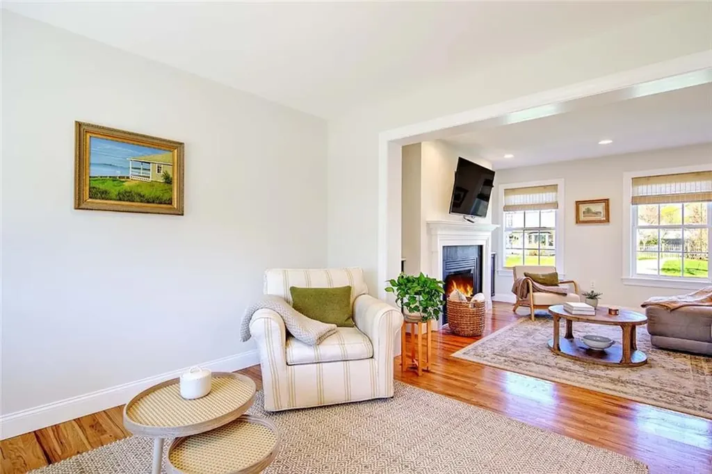 7 Court Avenue Barrington RI 02806