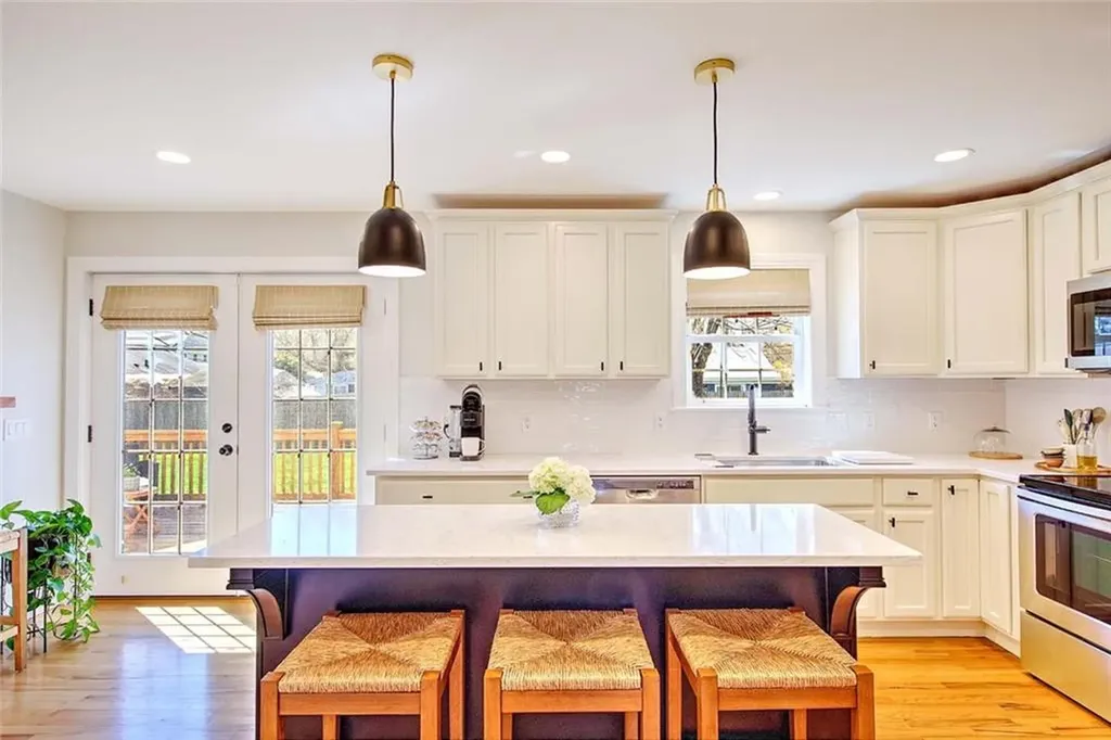 7 Court Avenue Barrington RI 02806