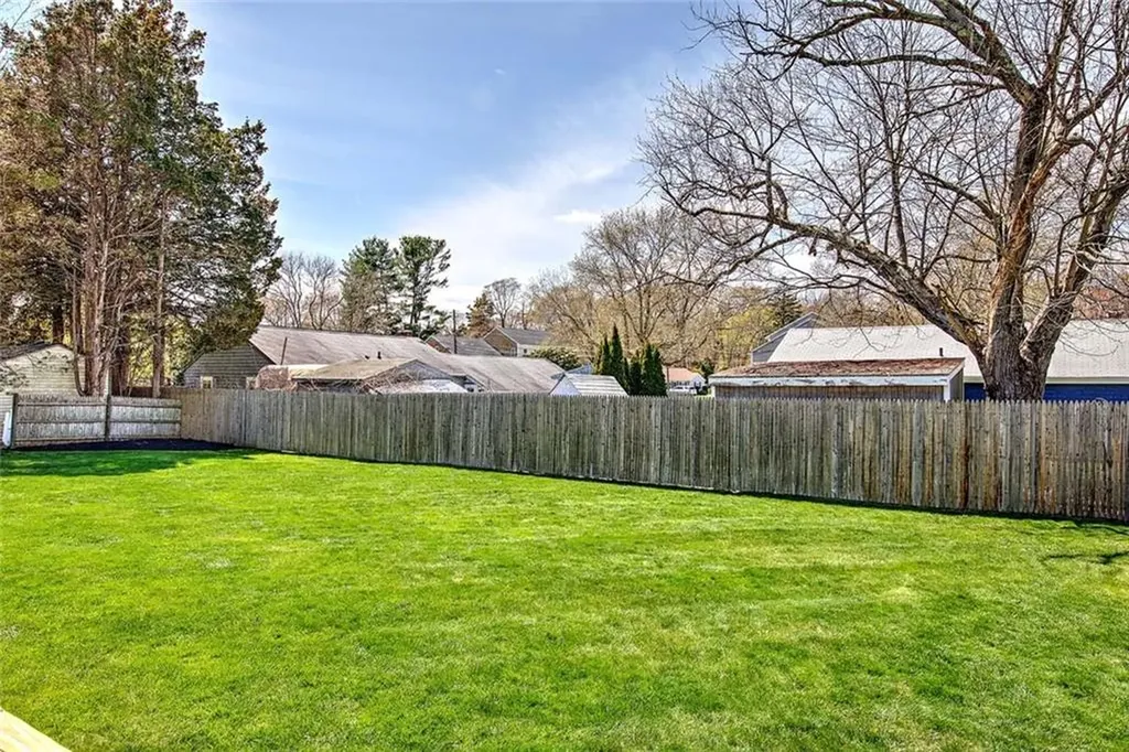 7 Court Avenue Barrington RI 02806