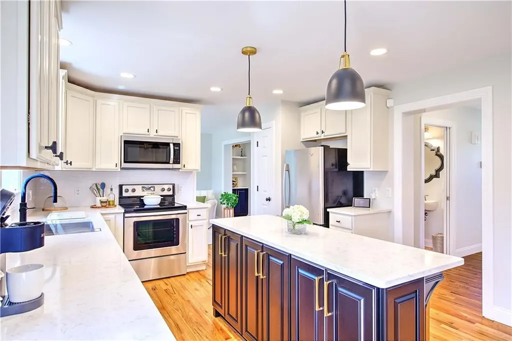 7 Court Avenue Barrington RI 02806