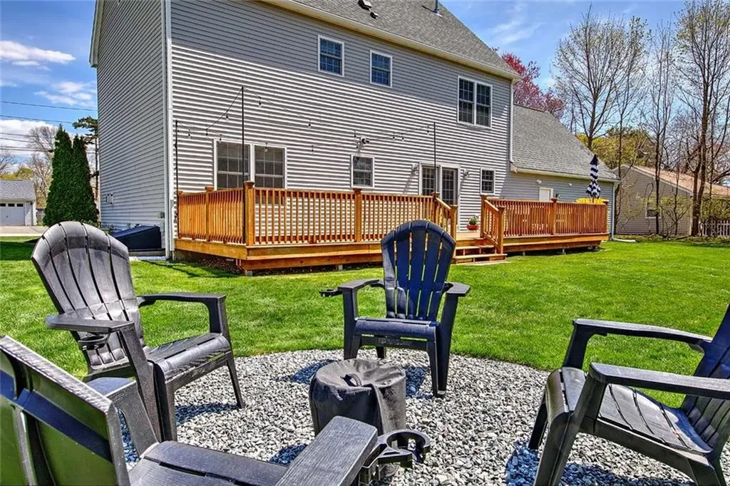 7 Court Avenue Barrington RI 02806