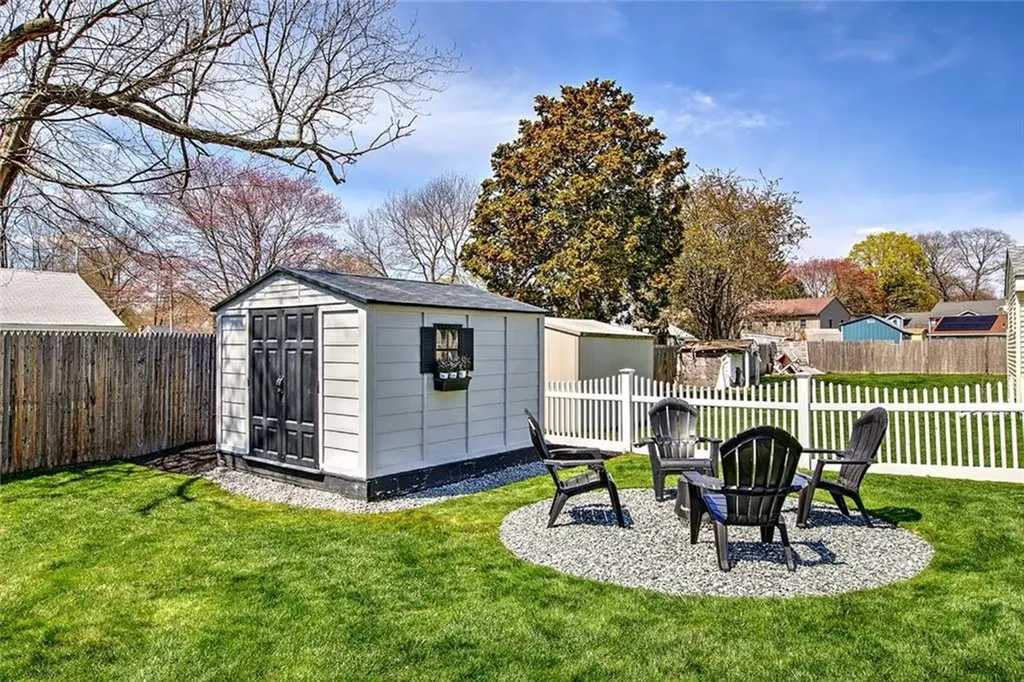 7 Court Avenue Barrington RI 02806