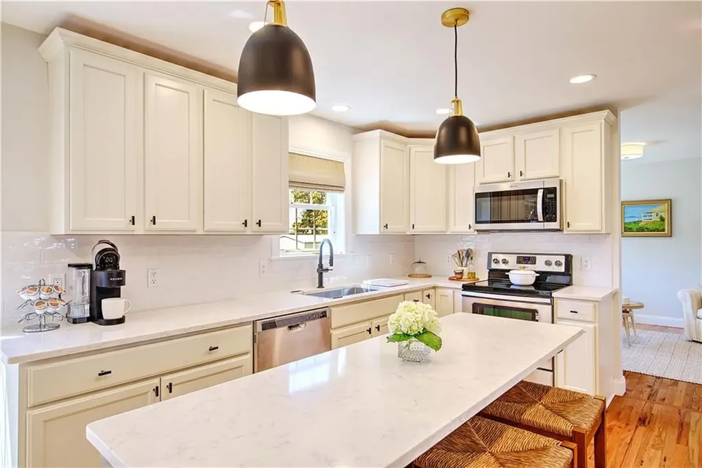 7 Court Avenue Barrington RI 02806