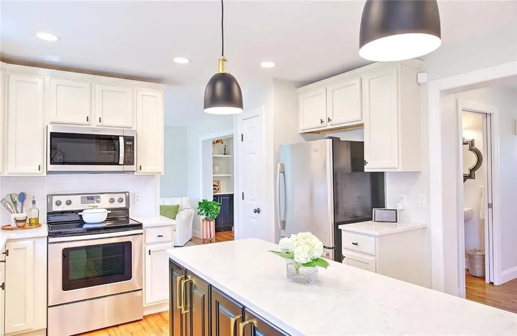 7 Court Avenue Barrington RI 02806
