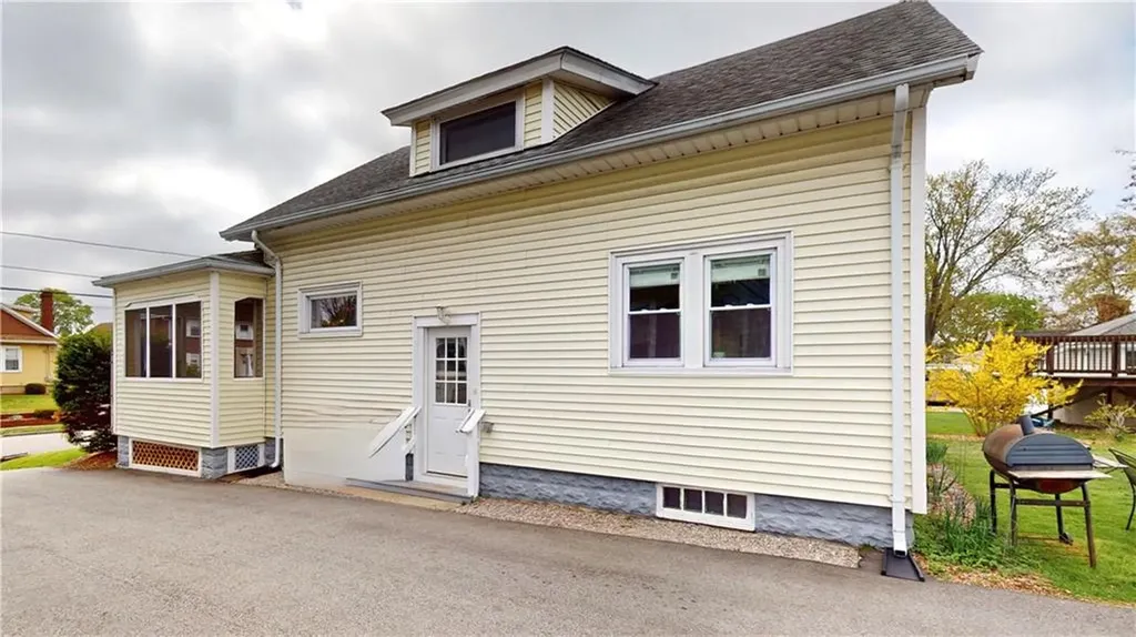 139 Grace Street Cranston RI 02910