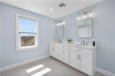 1046 Ocean Road Narragansett RI 02882