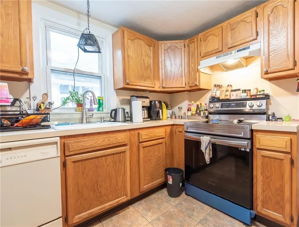 161 Adams Street Warwick RI 02888
