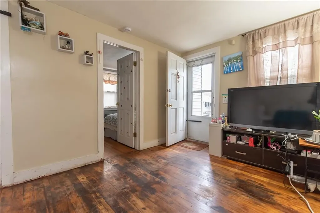 161 Adams Street Warwick RI 02888