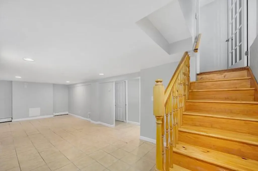 41 Tyndall Avenue Providence RI 02908