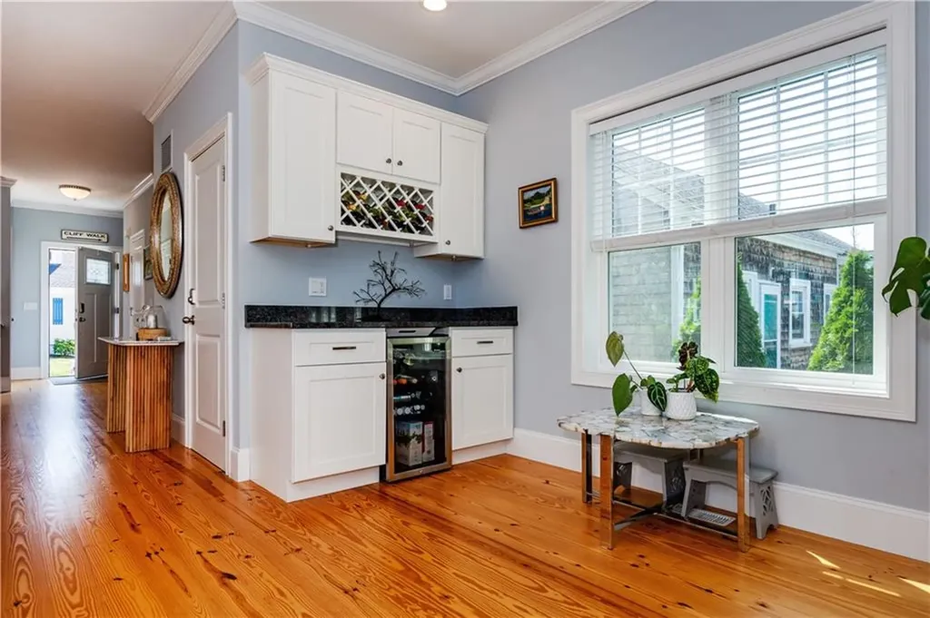 19 Eustis Avenue Newport RI 02840