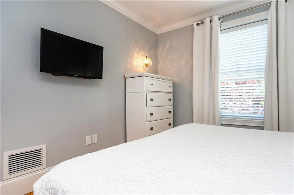 19 Eustis Avenue Newport RI 02840