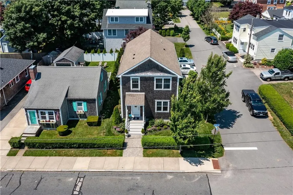 19 Eustis Avenue Newport RI 02840