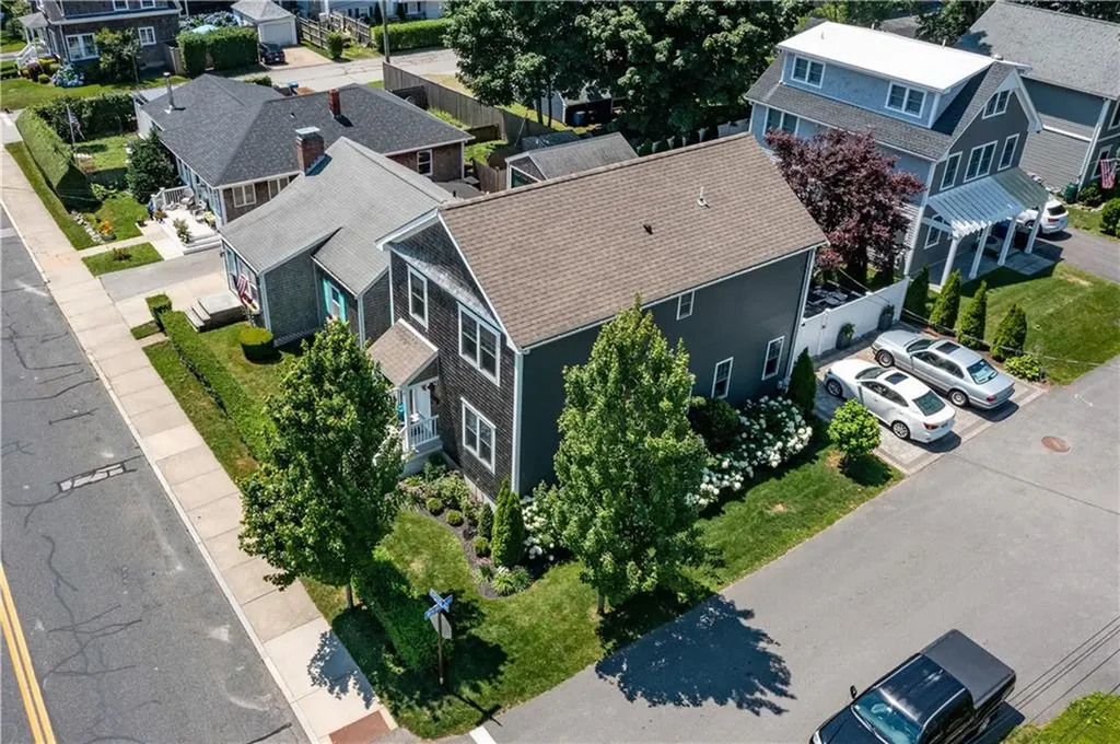 19 Eustis Avenue Newport RI 02840