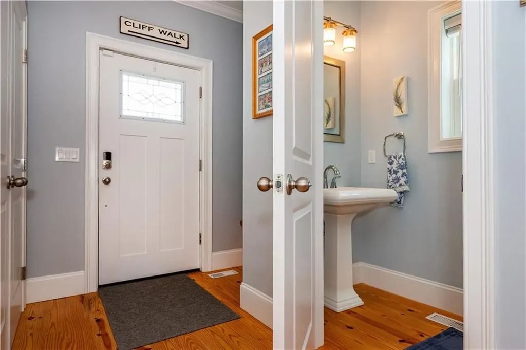 19 Eustis Avenue Newport RI 02840